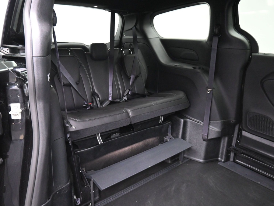 Black Chrysler Pacifica image number 8