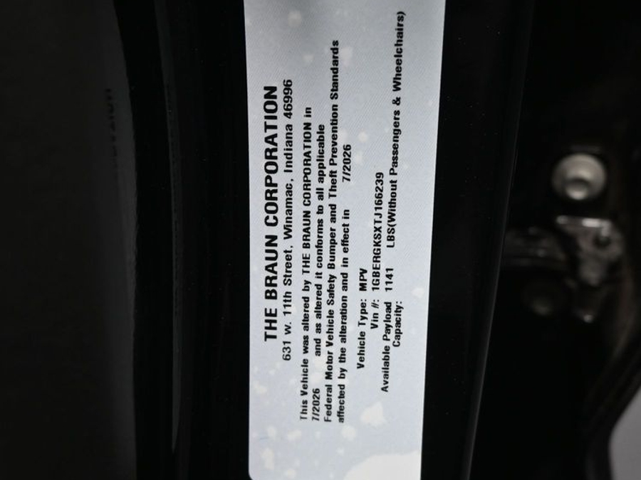 Black Chevrolet Traverse image number 14