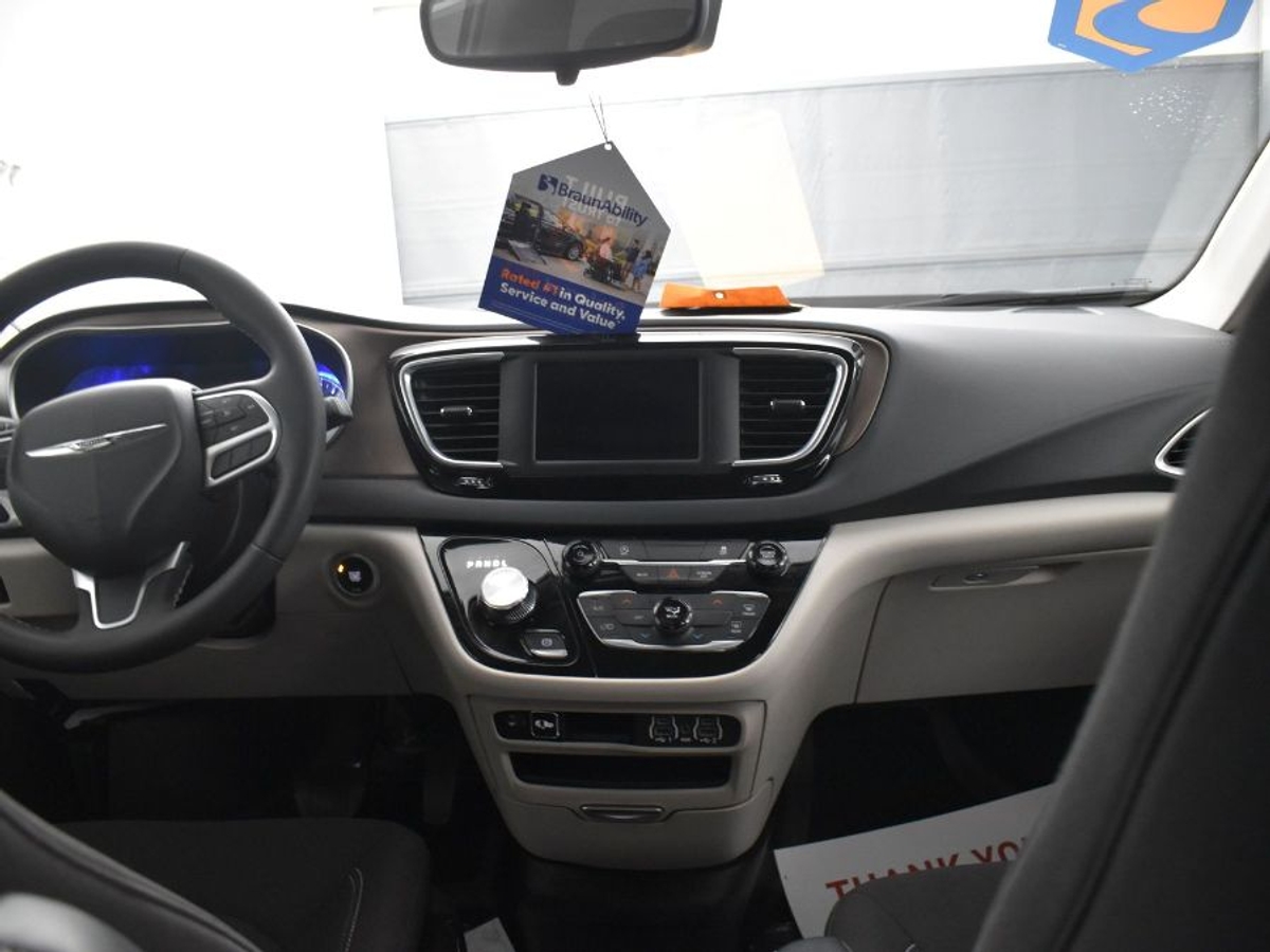 2023 CHRYSLER VOYAGER - Image 13