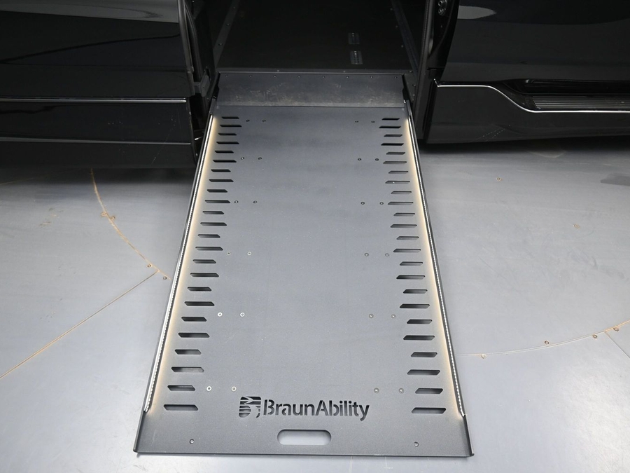 New 2026 Honda Odyssey Sport - BraunAbility Side Entry Entry In Floor Automatic Ramp