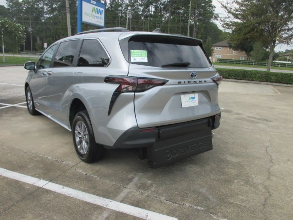 2024 TOYOTA SIENNA - Image 12