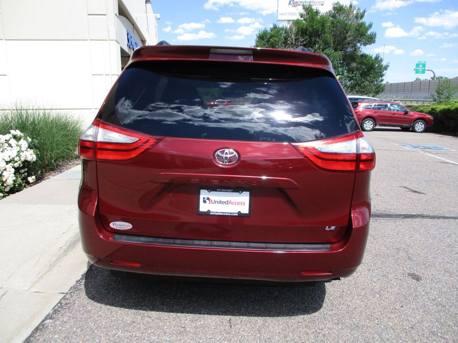 Used 2016 Toyota Sienna LE - BraunAbility Side Entry Entry Fold Out Automatic Ramp