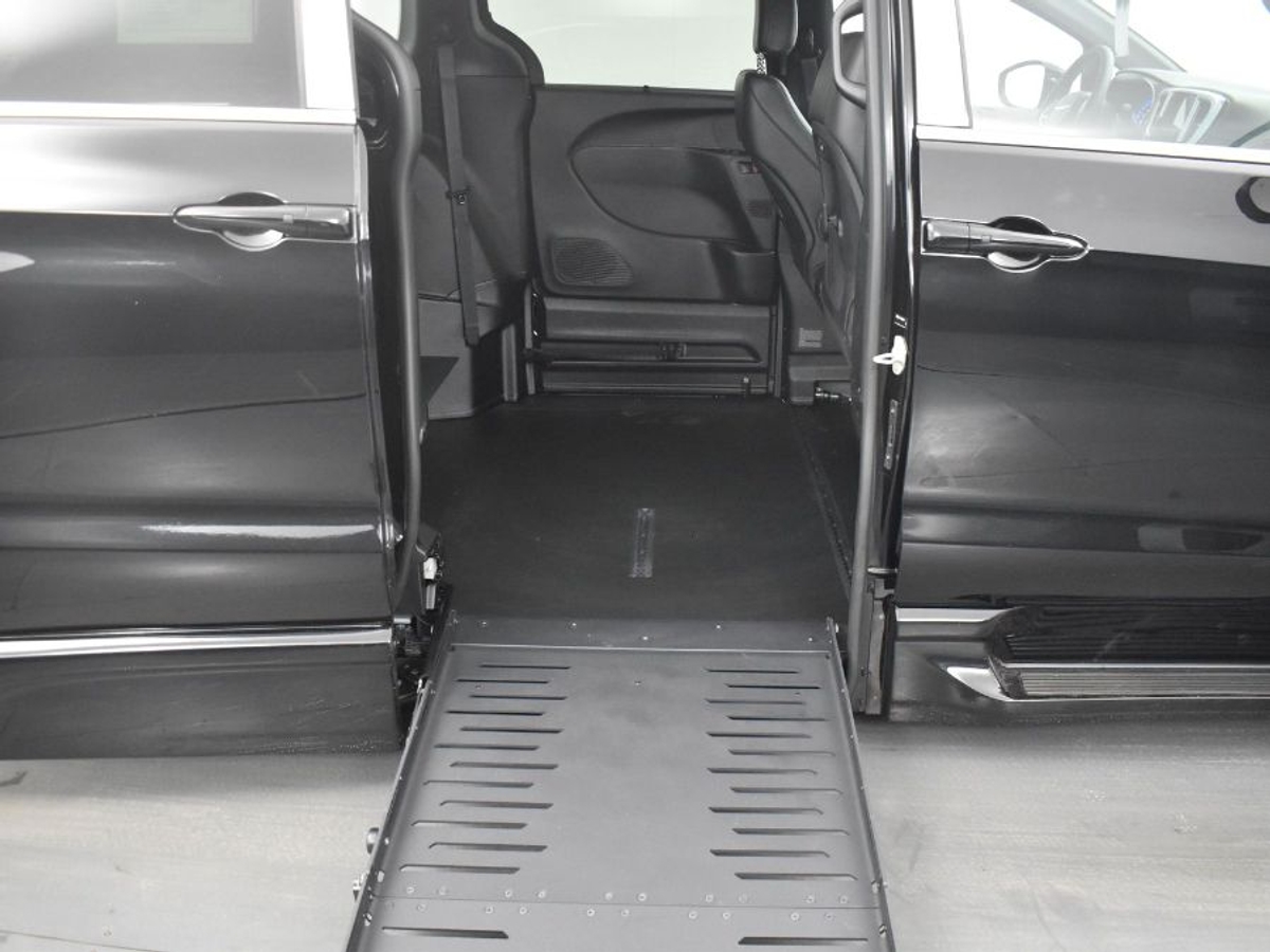 2025 CHRYSLER PACIFICA - Image 12