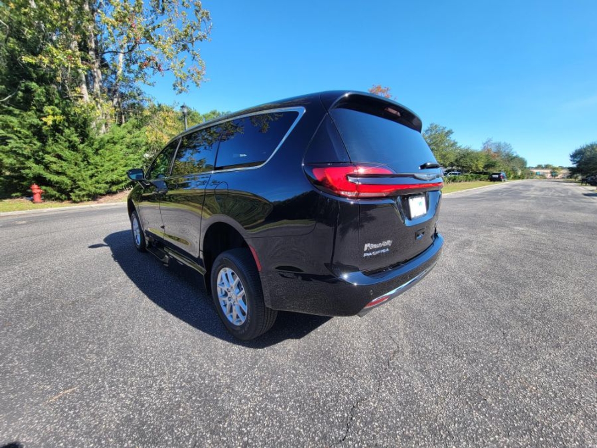 2025 CHRYSLER PACIFICA - Image 6