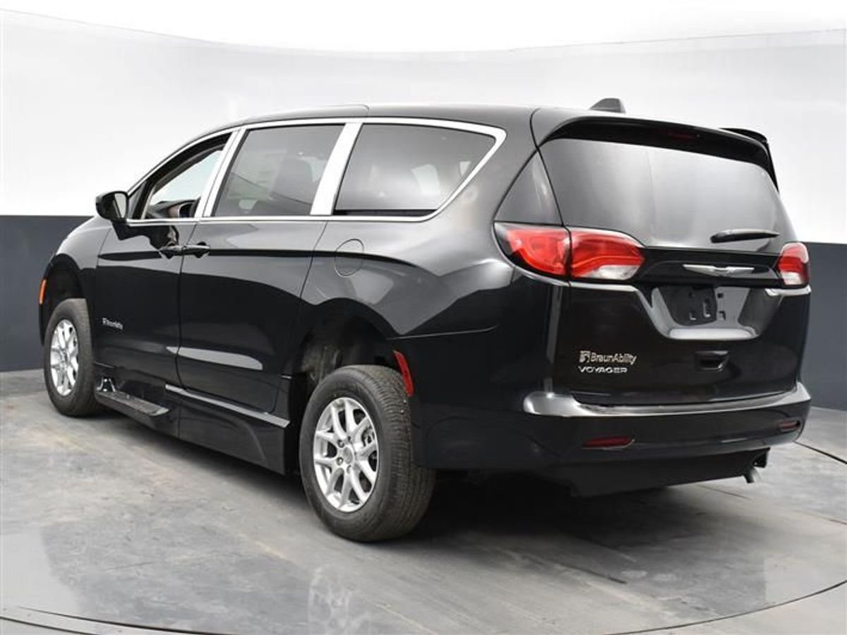 2023 CHRYSLER VOYAGER - Image 10