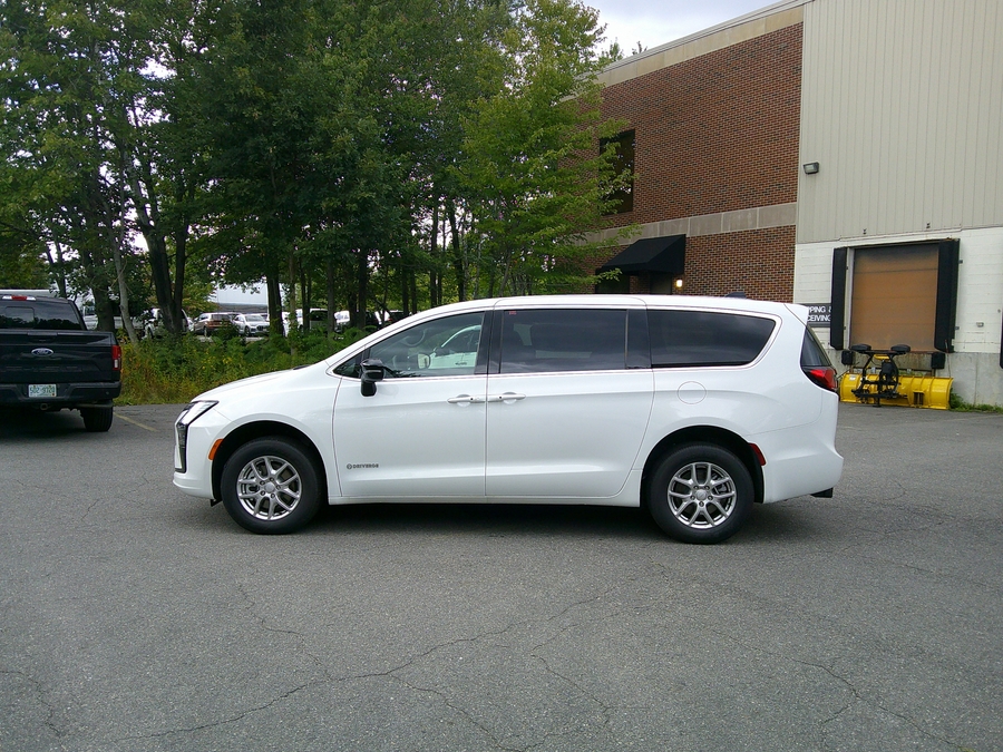 White Chrysler Pacifica image number 10