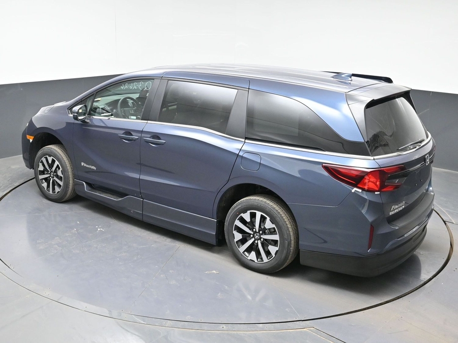 Blue Honda Odyssey image number 18