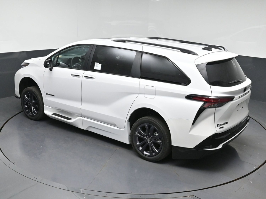 New 2026 Toyota Sienna Hybrid XSE Sport - BraunAbility Side Entry Fold Out Automatic Ramp