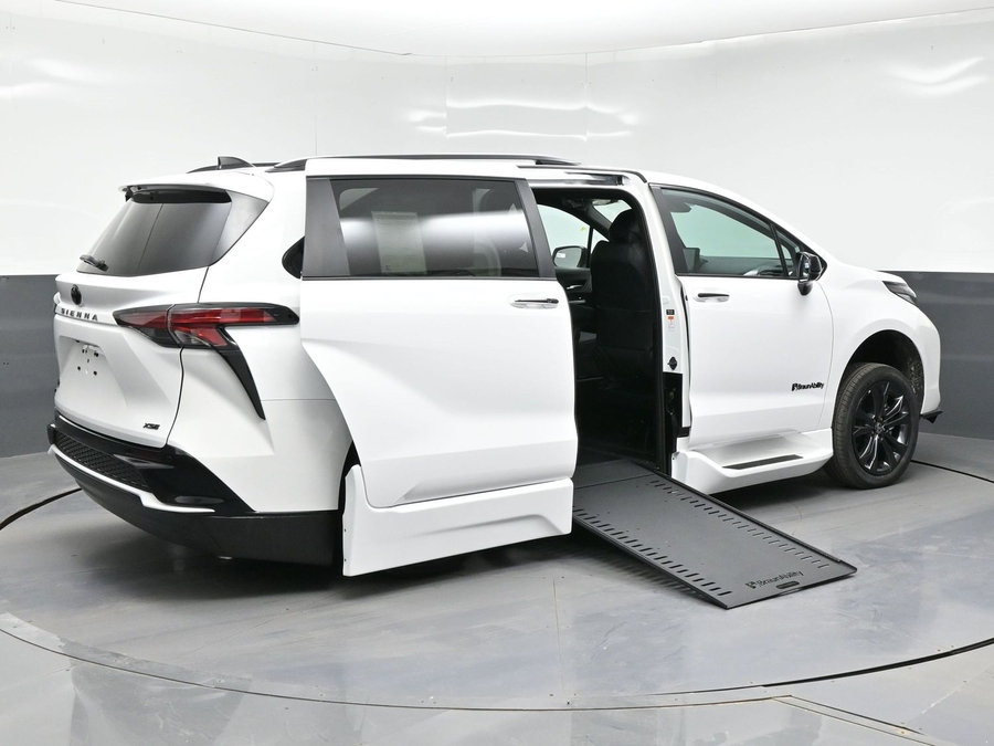 New 2026 Toyota Sienna Hybrid XSE Sport - BraunAbility Side Entry Entry In Floor Automatic Ramp