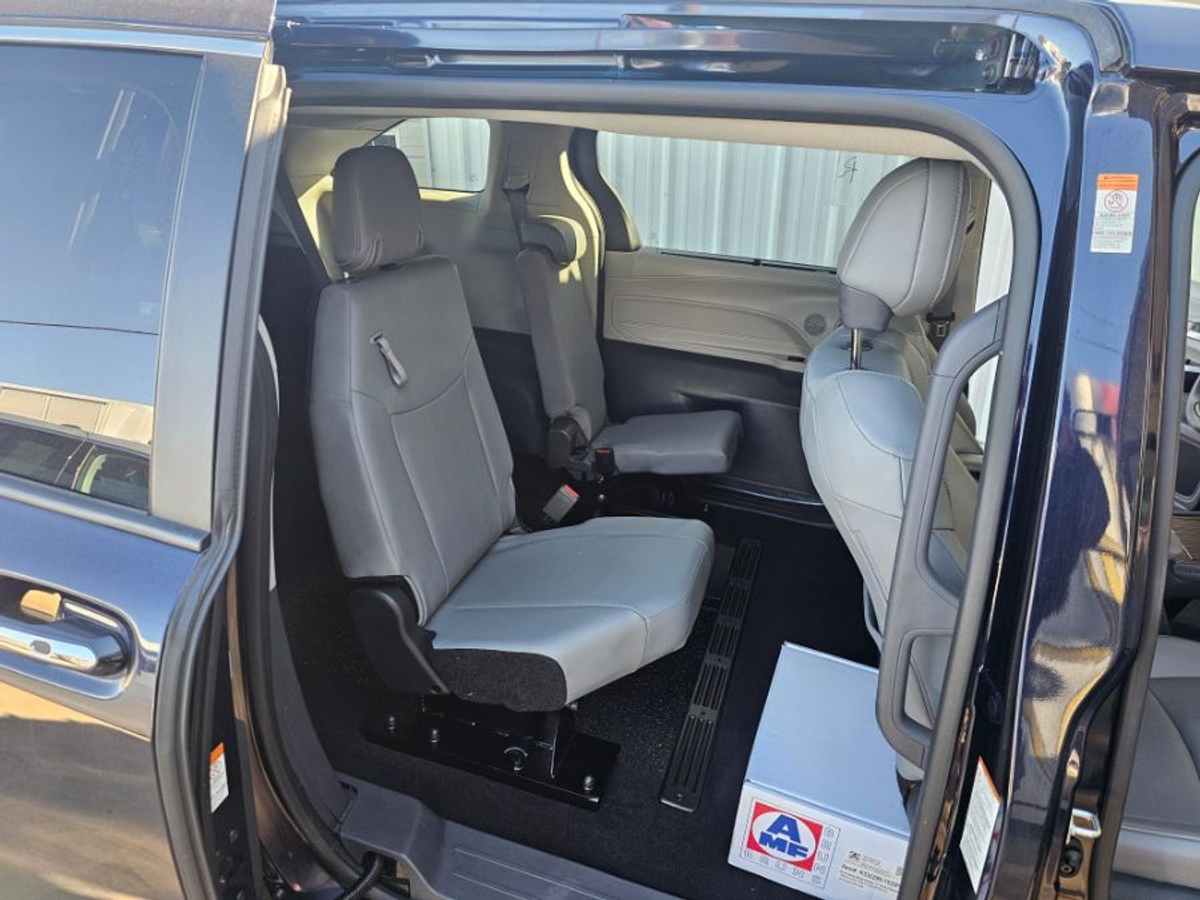 2024 TOYOTA SIENNA - Image 5