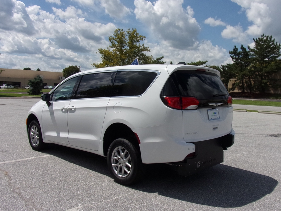 2027 Chrysler Voyager LX - Photo 7
