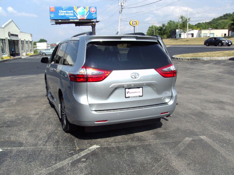 Used 2020 Toyota Sienna XLE Base - BraunAbility Side Entry Entry Fold Out Automatic Ramp
