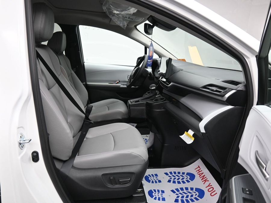 New 2026 Toyota Sienna Hybrid XLE Base - BraunAbility Side Entry Entry Fold Out Automatic Ramp