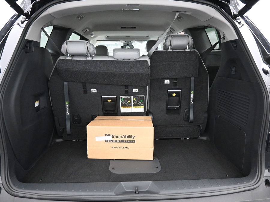 Black Toyota Sienna image number 14