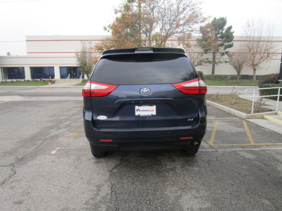 Used 2018 Toyota Sienna XLE Base - VMI Side Entry Entry In Floor Automatic Ramp