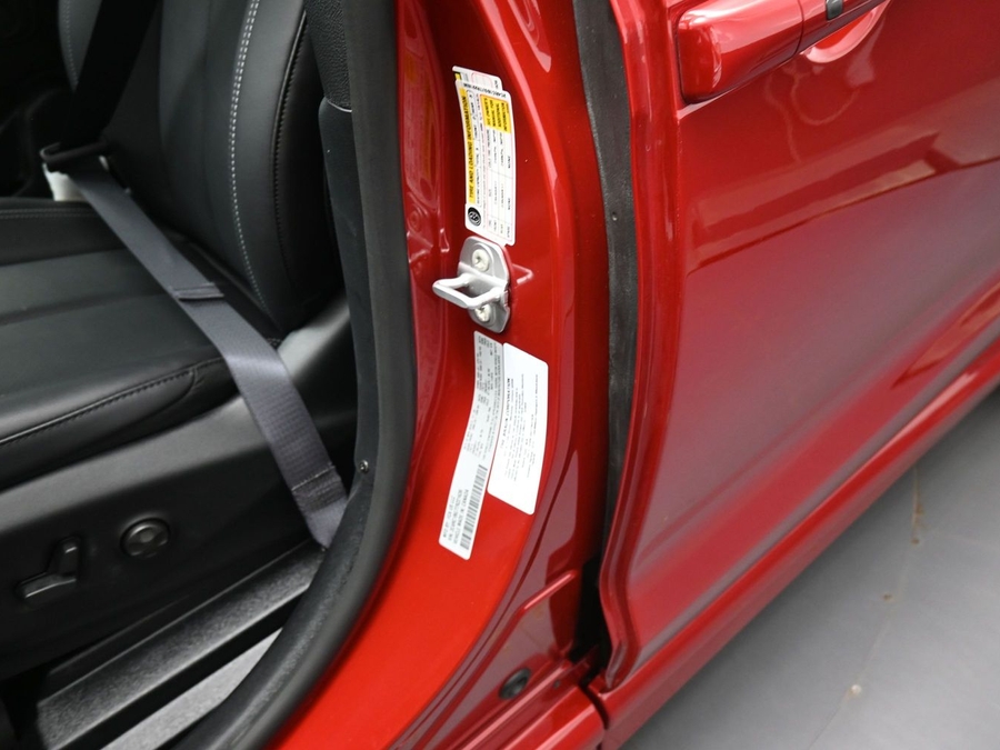 Red Chrysler Pacifica image number 13