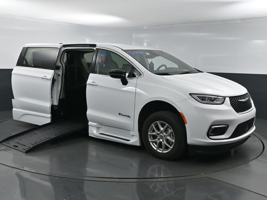 Used 2024 Chrysler Pacifica Touring L - BraunAbility Side Entry Entry Fold Out Automatic Ramp