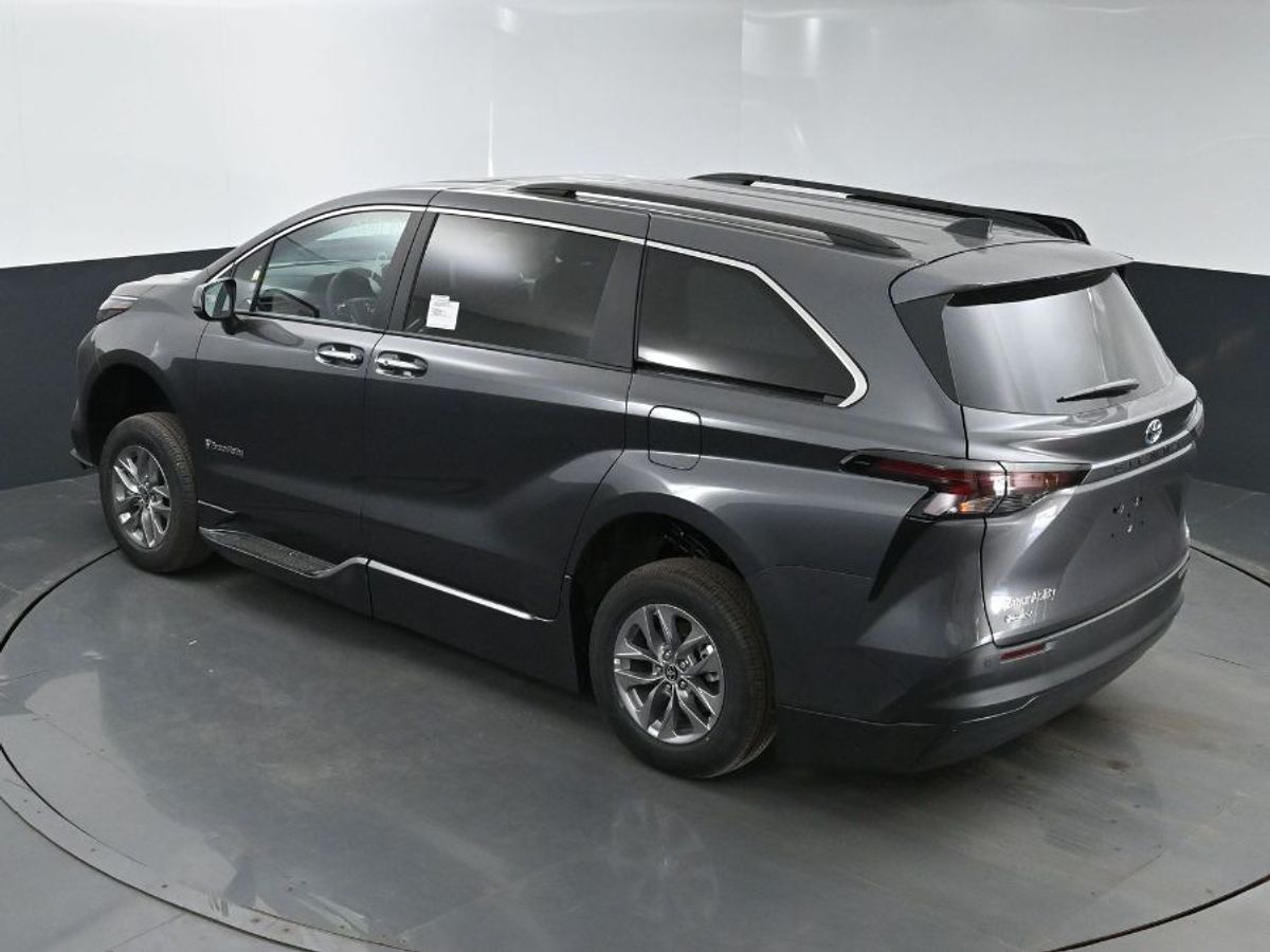 2025 TOYOTA SIENNA - Image 25