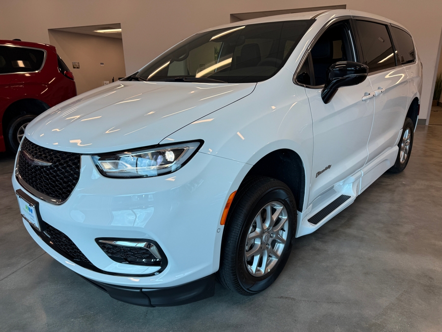 White Chrysler Pacifica image number 6