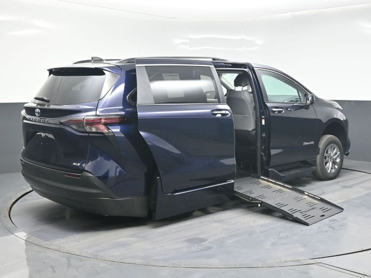 2025 TOYOTA SIENNA - Image 7