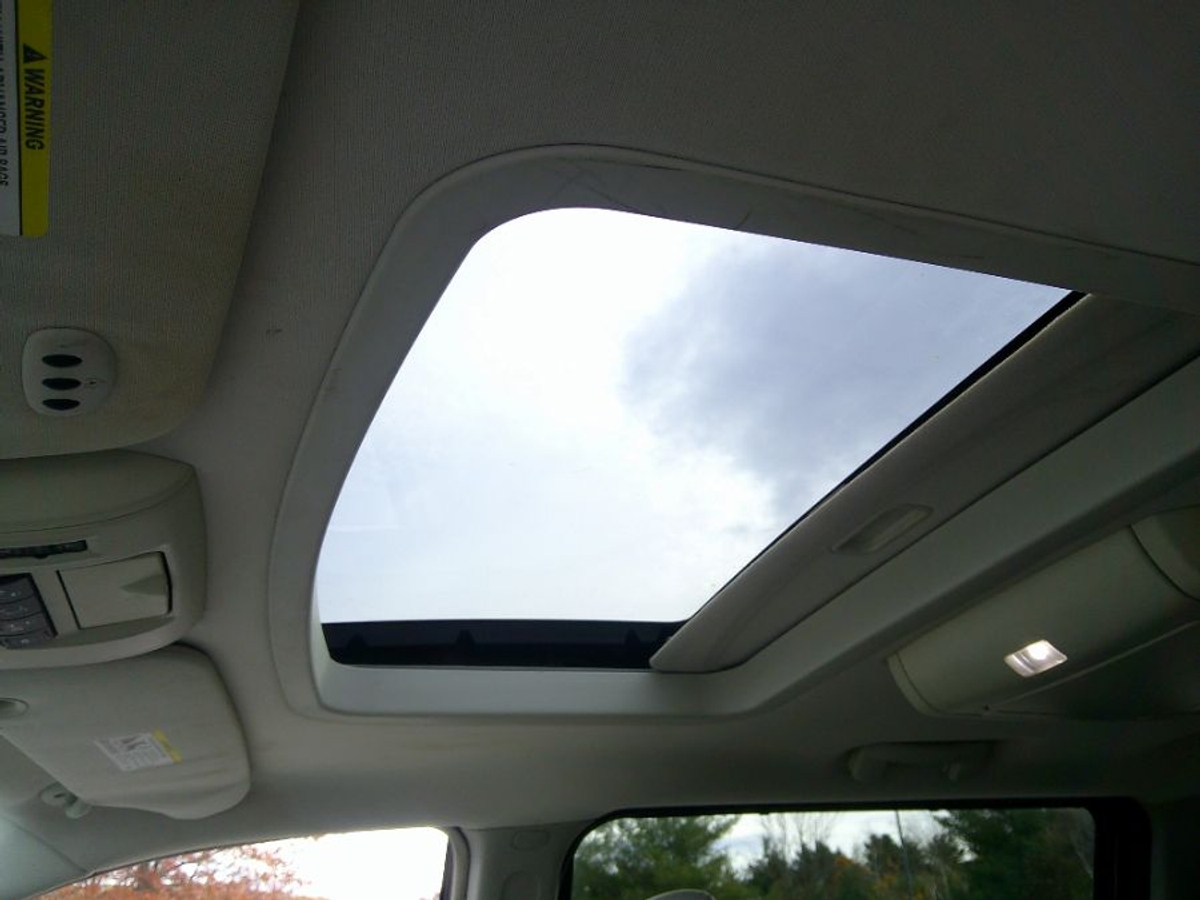 Black Chrysler Town and Country image number 10