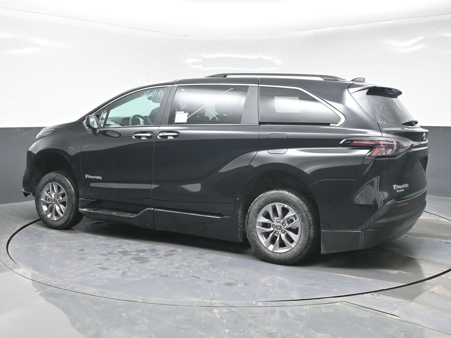 Black Toyota Sienna image number 3