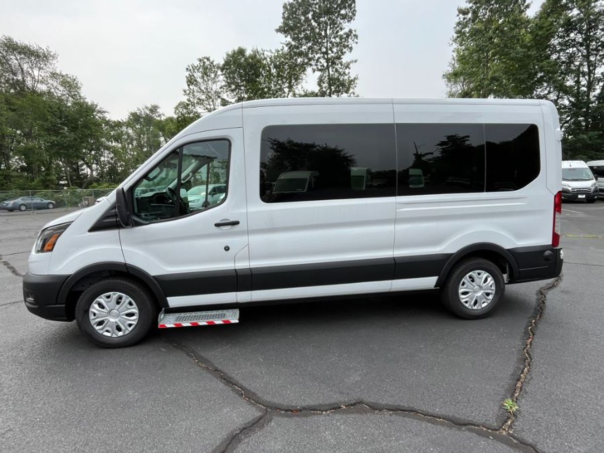 White Ford T350 image number 3