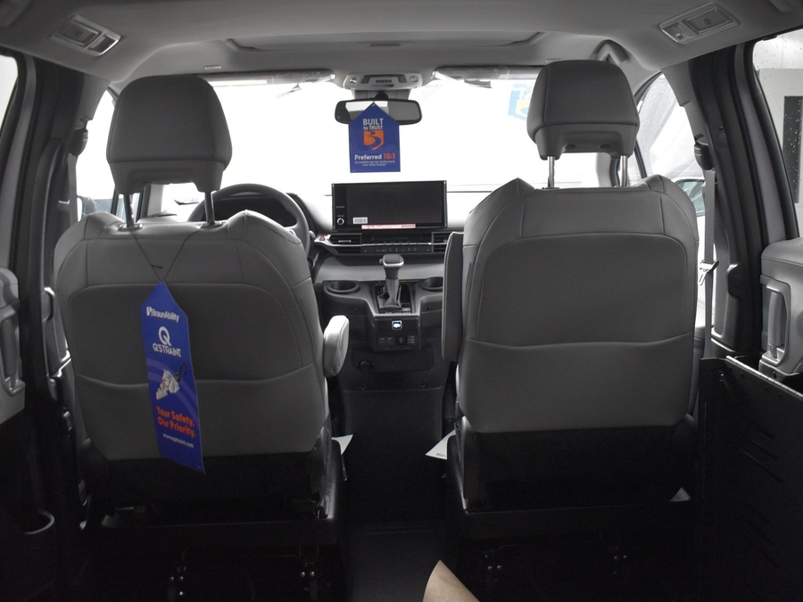 New 2025 Toyota Sienna Hybrid XLE Base - BraunAbility Side Entry Entry Fold Out Automatic Ramp