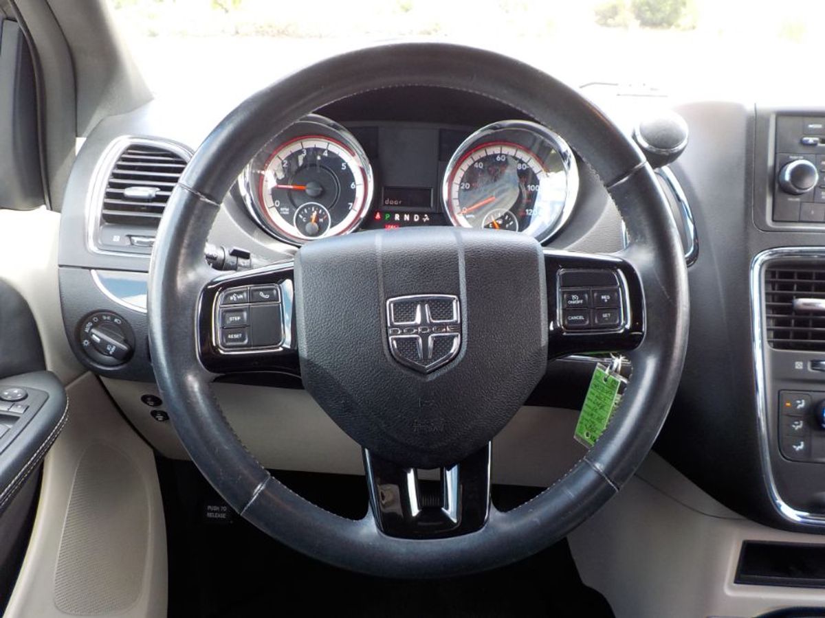 Grey Dodge Grand Caravan image number 9