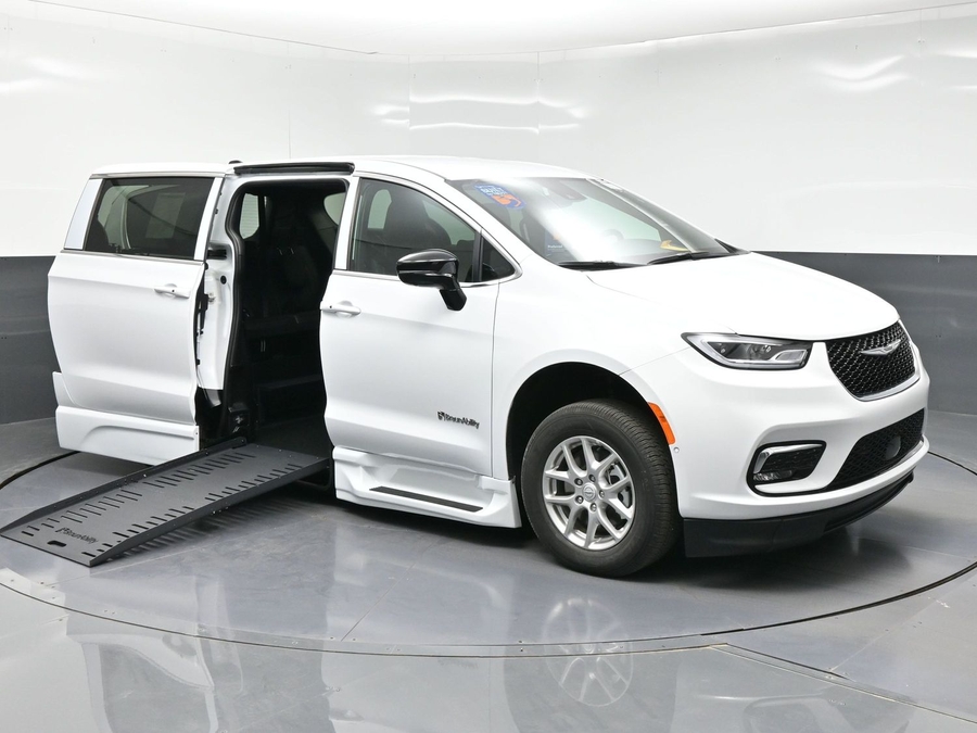 White Chrysler Pacifica image number 8