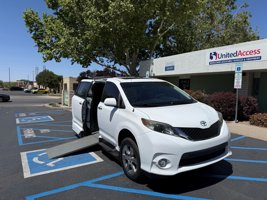 Used 2014 Toyota Sienna SE - VMI Side Entry Entry In Floor Automatic Ramp