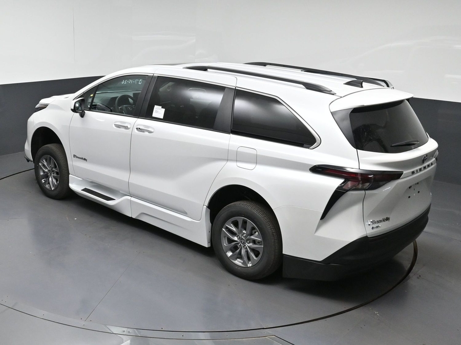 New 2026 Toyota Sienna Hybrid XLE Add - BraunAbility Side Entry In Floor Automatic Ramp