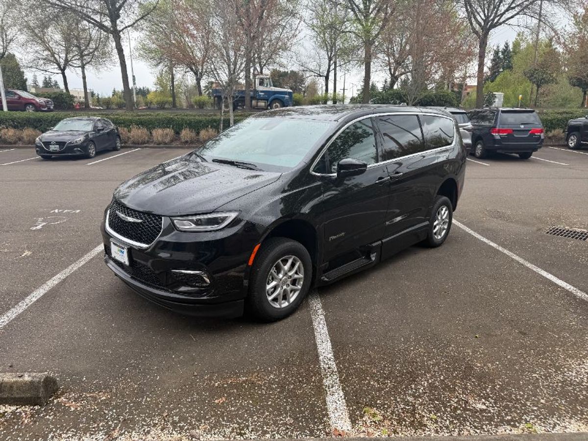 Número de imagen Chrysler Pacifica negro 2