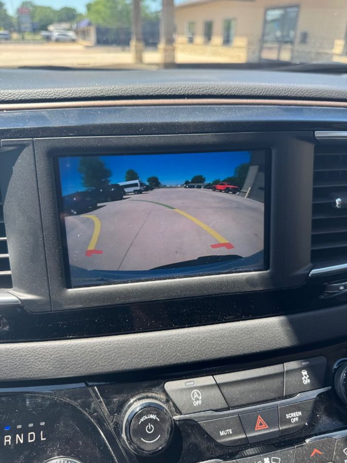 White Chrysler Voyager image number 24