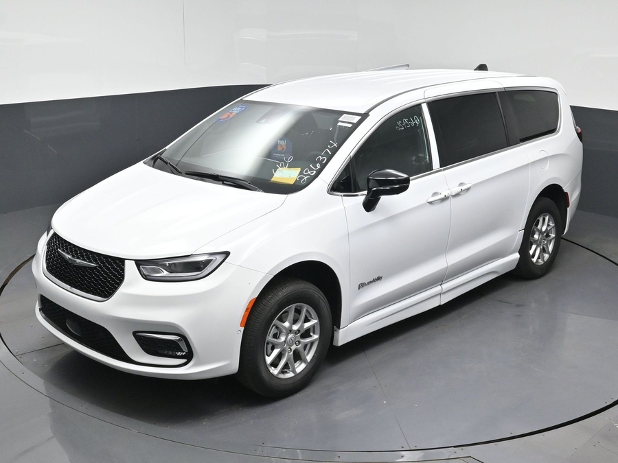 White Chrysler Pacifica image number 11