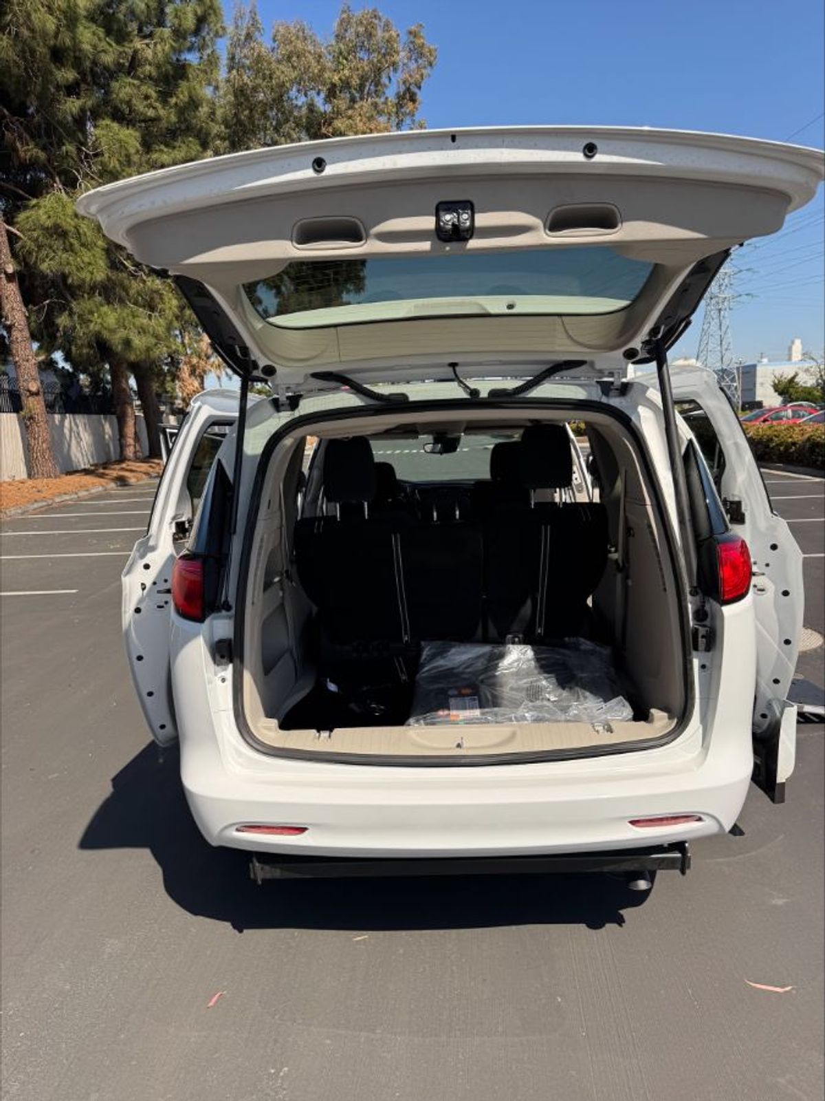 2024 CHRYSLER VOYAGER - Image 3