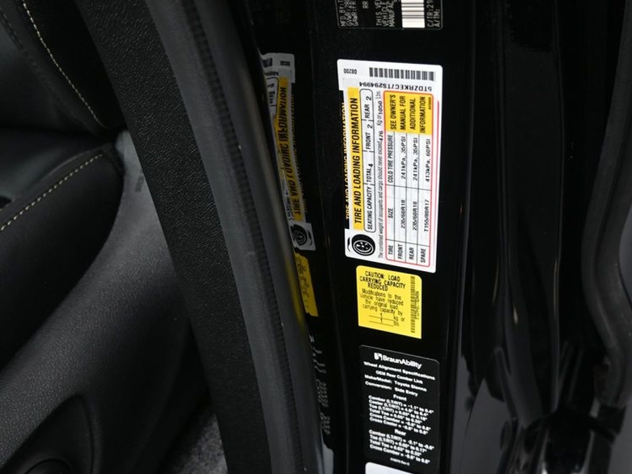 New 2026 Toyota Sienna Hybrid Limited - BraunAbility Side Entry Fold Out Automatic Ramp