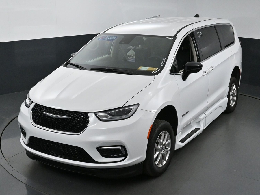 Used 2024 Chrysler Pacifica Touring L - BraunAbility Side Entry Entry Fold Out Automatic Ramp