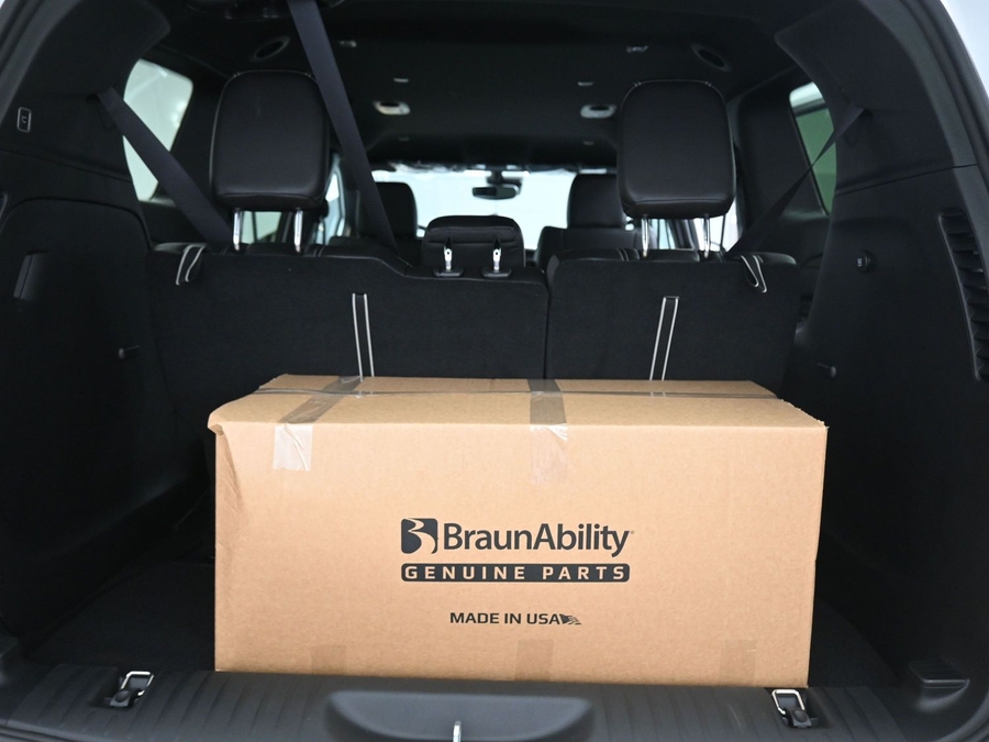 New 2026 Chrysler Pacifica Select Safety - BraunAbility Side Entry Entry Fold Out Automatic Ramp