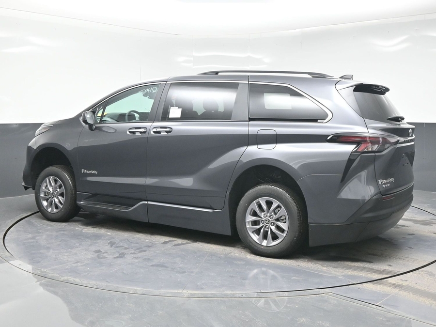 New 2025 Toyota Sienna Hybrid XLE Plus - BraunAbility Side Entry Entry Fold Out Automatic Ramp