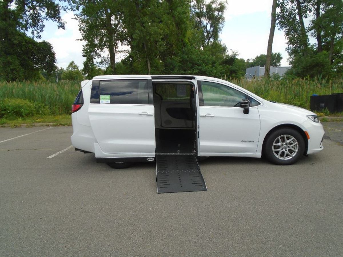 2024 CHRYSLER PACIFICA - Image 15