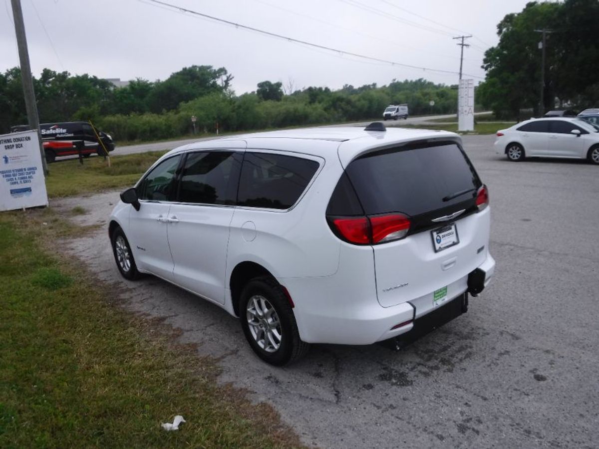 2024 CHRYSLER VOYAGER - Image 6