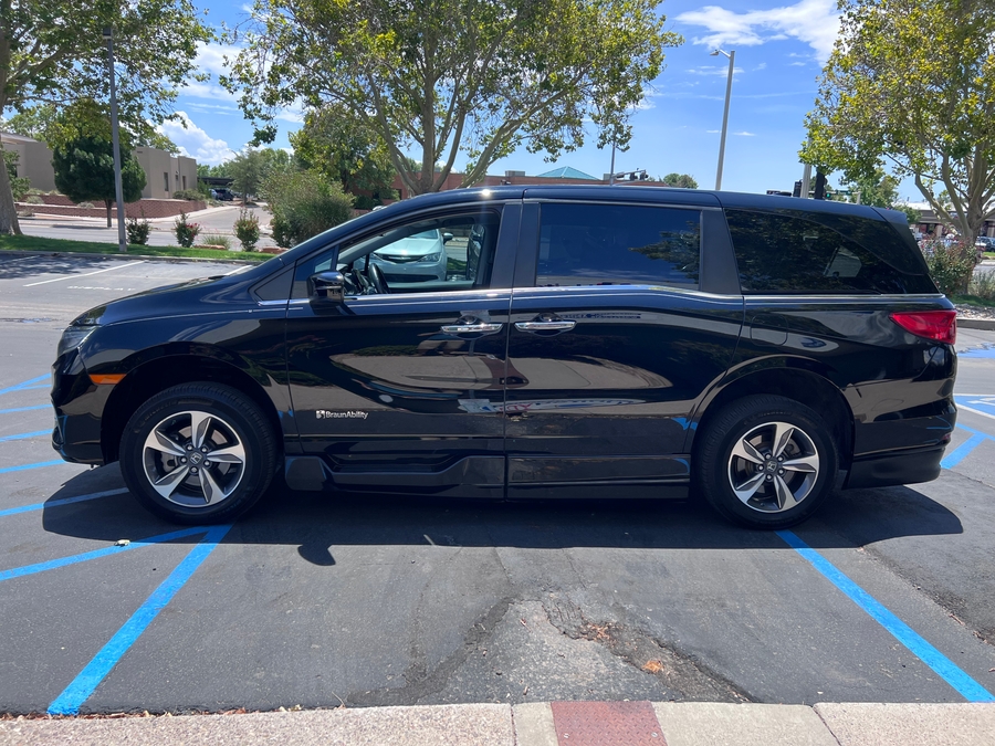 Used 2019 Honda Odyssey Touring - BraunAbility Side Entry In Floor Automatic Ramp