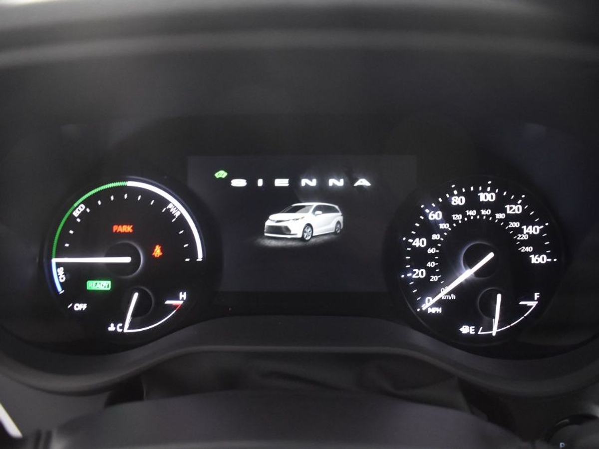 2025 TOYOTA SIENNA - Image 16