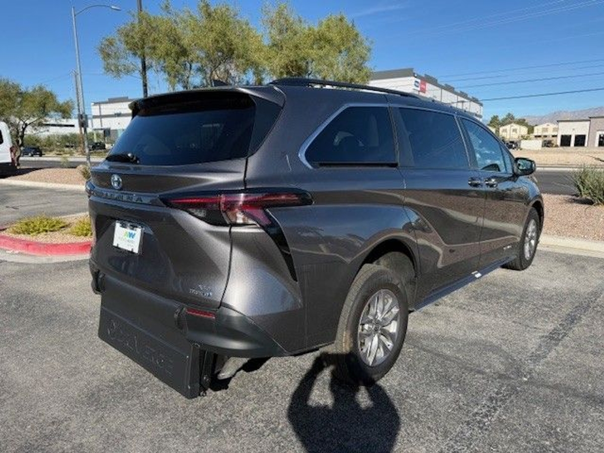 2024 TOYOTA SIENNA - Image 19