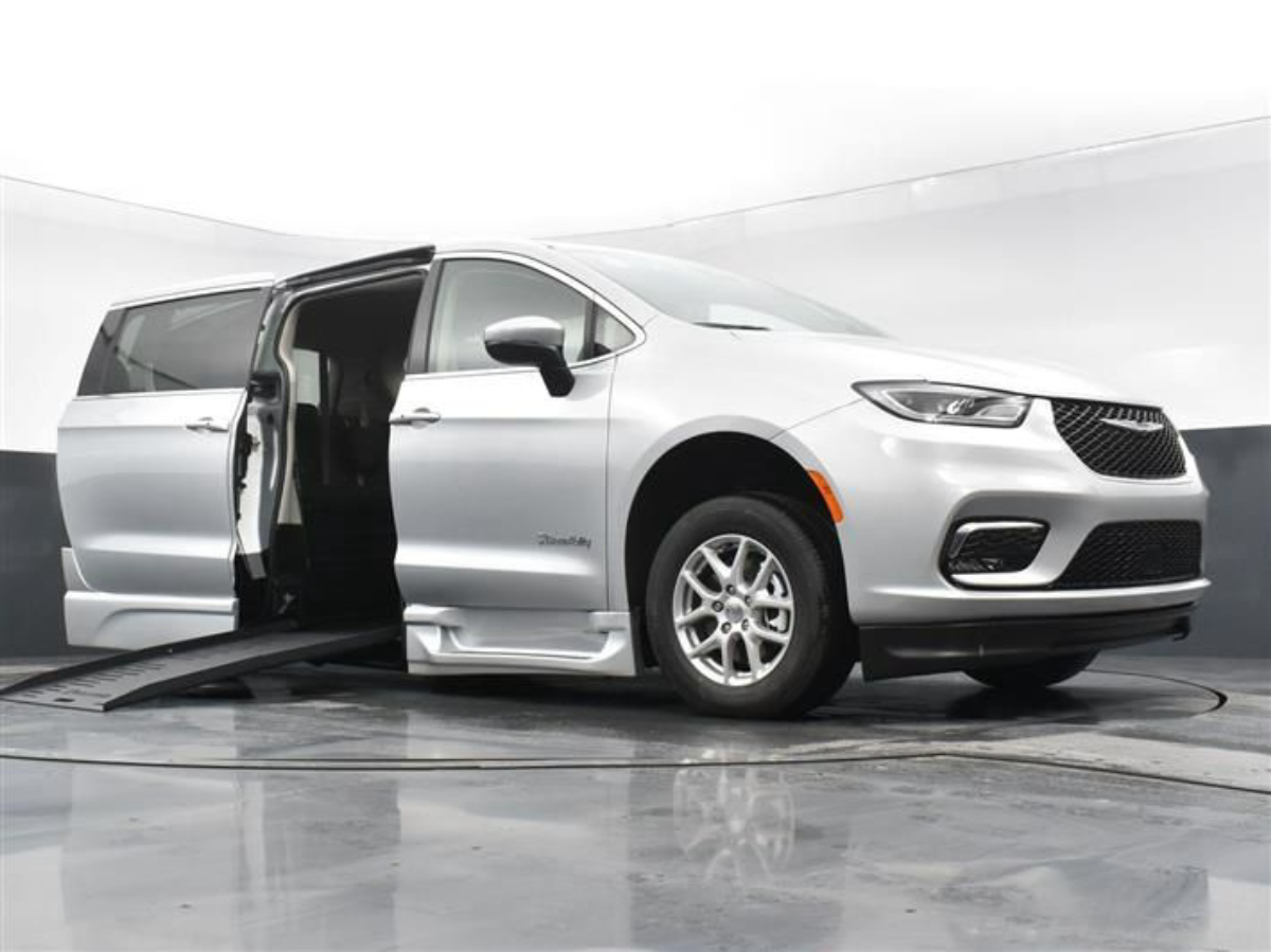 2023 CHRYSLER PACIFICA - Image 17