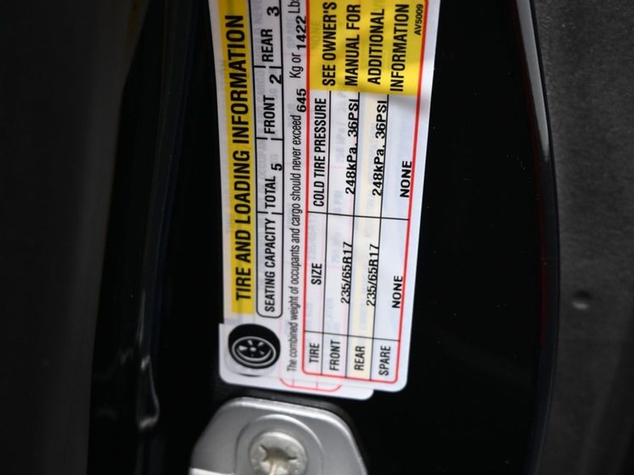 Black Chrysler Pacifica image number 11
