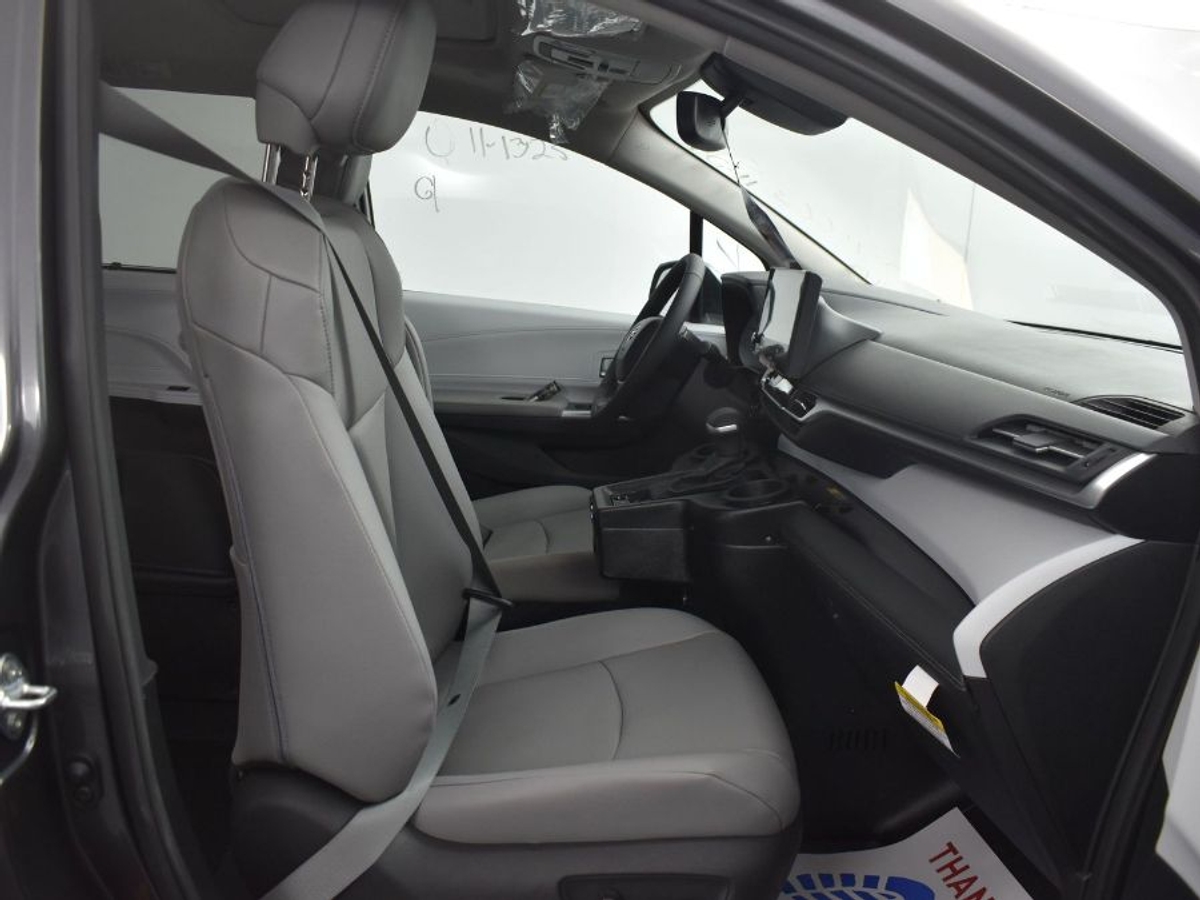2025 TOYOTA SIENNA - Image 9