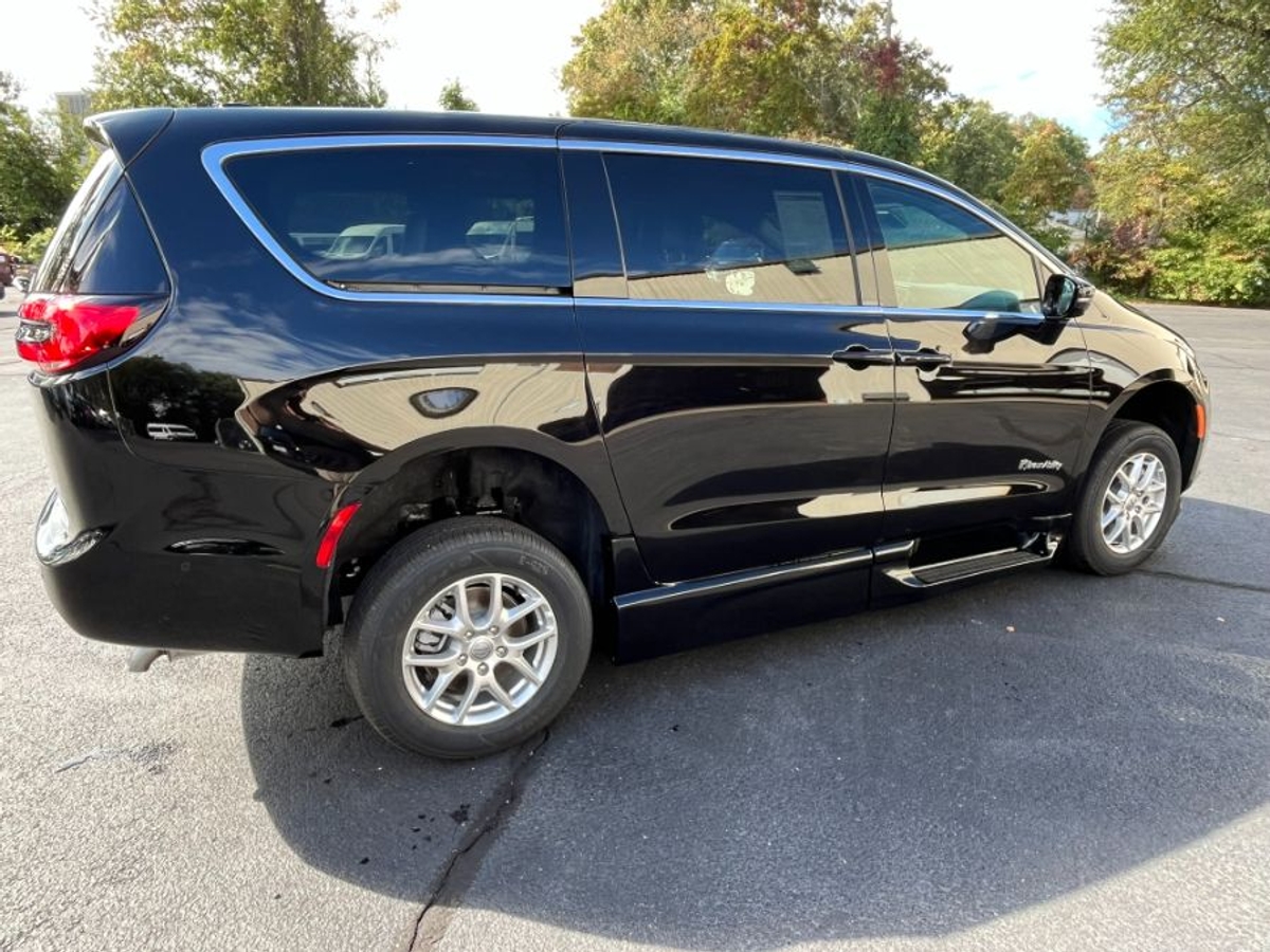 2025 CHRYSLER PACIFICA - Image 2