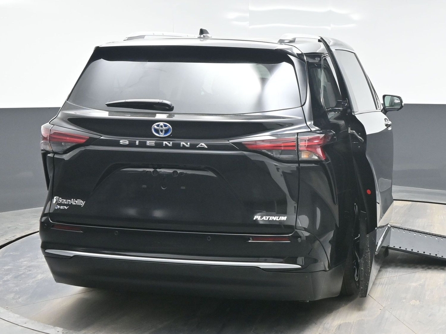 New 2025 Toyota Sienna Hybrid Platinum - BraunAbility Side Entry Entry In Floor Automatic Ramp